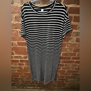 Old Navy | Black & White Maxi Dress